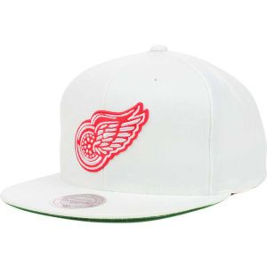 Detroit Red Wings Mitchell and Ness NHL Chase Snapback Cap