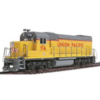 Wm. K. Walthers, Inc. / PROTO  1000 HO Scale Diesel EMD GP15 1 Powered Union Pacific(R) #716: Toys & Games