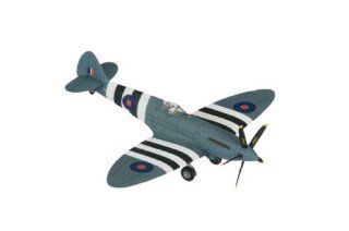 Corgi Raf Spitfire Pr Xix 1/72 PM631 Battle Of Britain Mem: Toys & Games