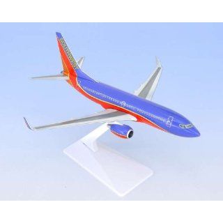 Daron Southwest 737 700W Airplane Building Kit, 1/200 Scale: Toys & Games