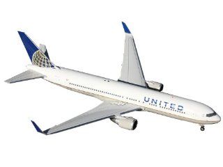 Gemini Jets United B767 300W Post Merger Livery Diecast Vehicle, 1:400 Scale: Toys & Games
