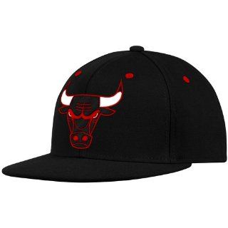 Chicago Bulls Flat Bill Fitted Hat by Adidas size 7 1/4 7 5/8 M133Z : Sports & Outdoors