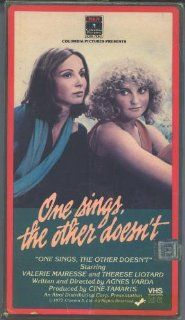 One Sings, the Other Doesn't [VHS]: Thrse Liotard, Valrie Mairesse, Robert Dadis, Mona Mairesse, Francis Lemaire, Franois Courbin, Ali Rafie, Gisle Halimi, Salom Wimille, Nicole Clment, Jean Pierre Pellegrin, Jolle Papineau, Charles Van Damme,