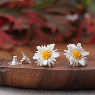 daisy earrings by good intentions