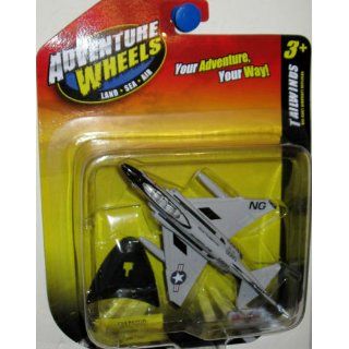 Maisto Fresh Metal Tailwinds 1:159 Scale Die Cast United States Military Aircraft   U.S. Navy Two Seat, Twin Engined, All Weather, Long Range Supersonic Fighter Bomber F 4J Phantom II with Display Stand: Toys & Games