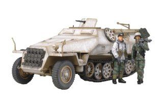 Tamiya 32564 1/48 Mtl.SPW. Sd.Kfz 251/1 Ausf.D: Toys & Games