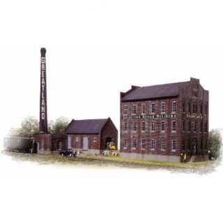 Walthers Cornerstone Series&#174 HO Scale Greatland Sugar Refining Includes Mill Building, Warehouse, Boilerhouse & Smokestack: Toys & Games