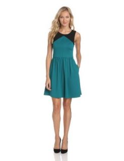 Jessica Simpson Women's Yoke Bodice Dress With Back Cut Out, Everglade, 2 at  Womens Clothing store