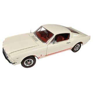 AMM916 1/18 '65 Ford Mustang GT: Toys & Games