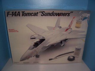 #327 Testors Fujimi F 14A Tomcat "Sundowners" 1/48 Scale Plastic Model kit,Needs Assembly: Toys & Games