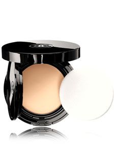 CHANEL <b>VITALUMIÈRE AQUA</b><br>Fresh And Hydrating Cream Compact Sunscreen Makeup Broad Spectrum SPF 15