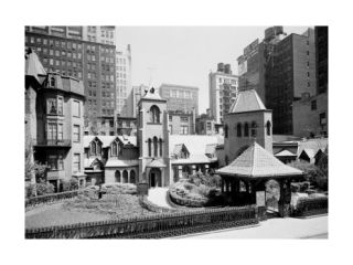 USA, New York State, New York City, Little church around corner, at Fifth Avenue and 29th Street Poster Print (18 x 24)