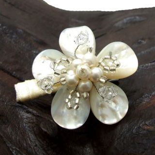 Charming Daisy Mother of Pearl Floral Hair Clip (Thailand)  