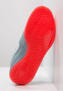 Nike Performance KOBE MENTALITY   Basketball shoes   dove grey/metallic platinum/university red
